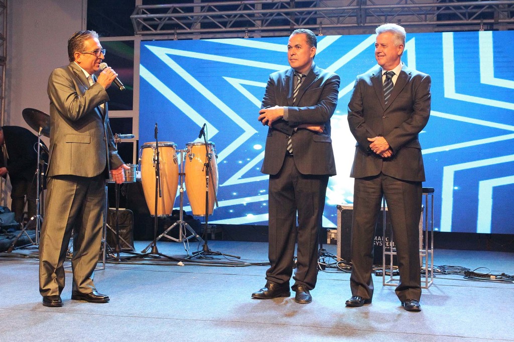 O presidente do Minas Tênis Clube, Wagner Gripp, o o responsável pelo Minas Hall, o empresário Hélio Queiroz, e o governador Rodrigo Rollemberg.