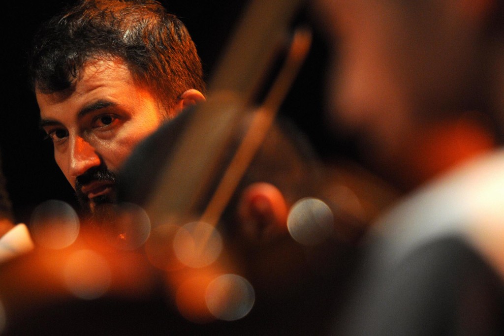 O professor Mafá Nogueira, idealizador do programa e maestro da orquestra.