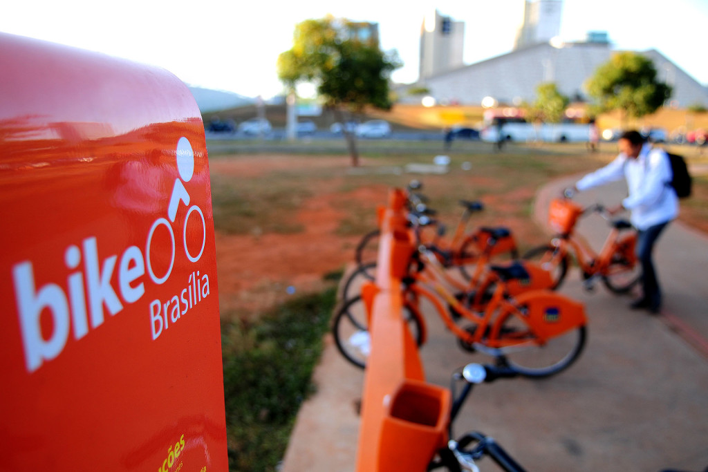 Estação do Bike Brasília próximo à Rodoviária do Plano Piloto. 