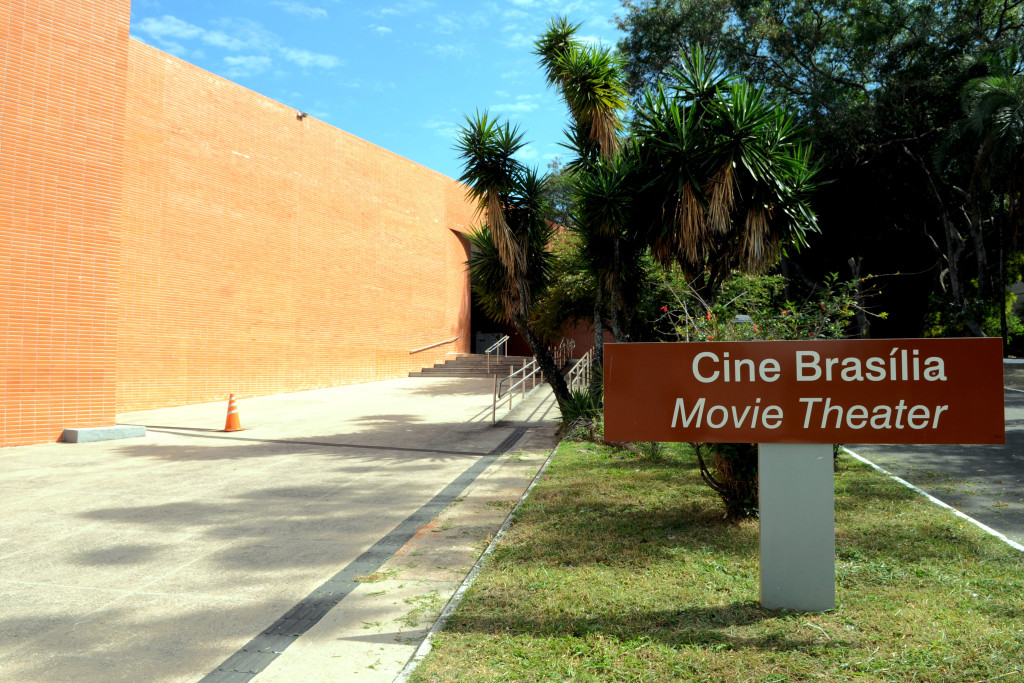 O Cine Brasília fica na Asa Sul, EQS 106/107.