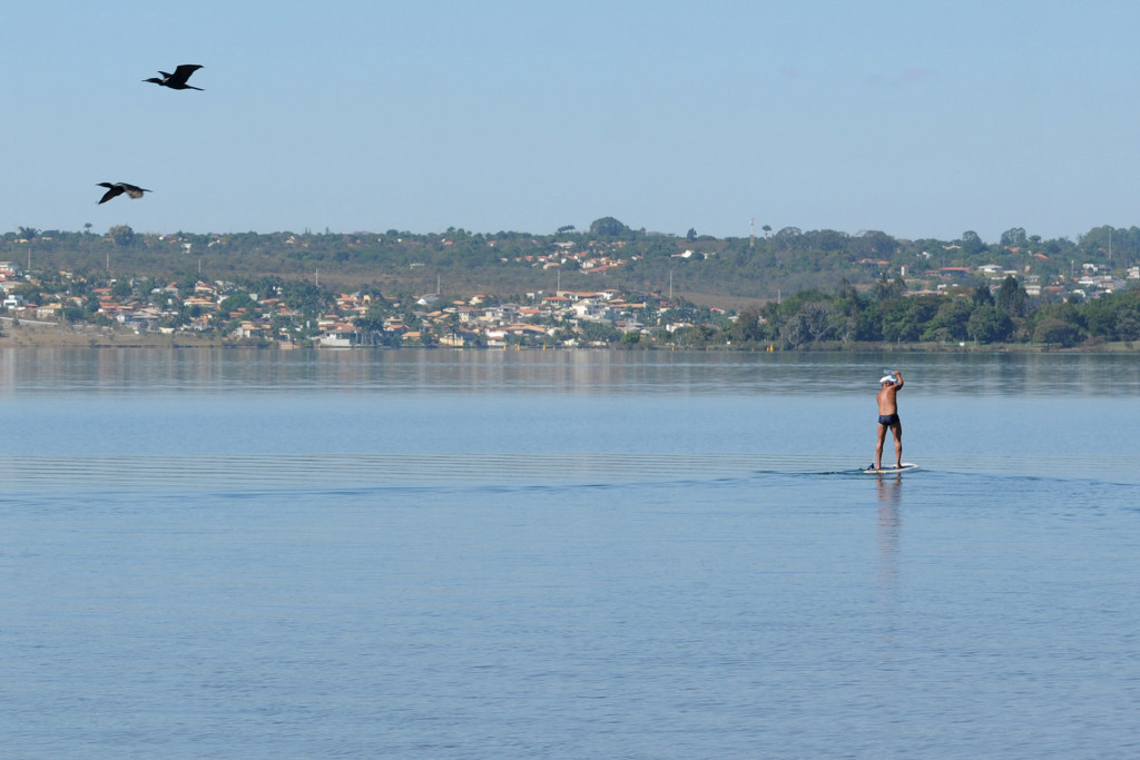 Após análises, Caesb confirma qualidade da água do Lago Paranoá. 