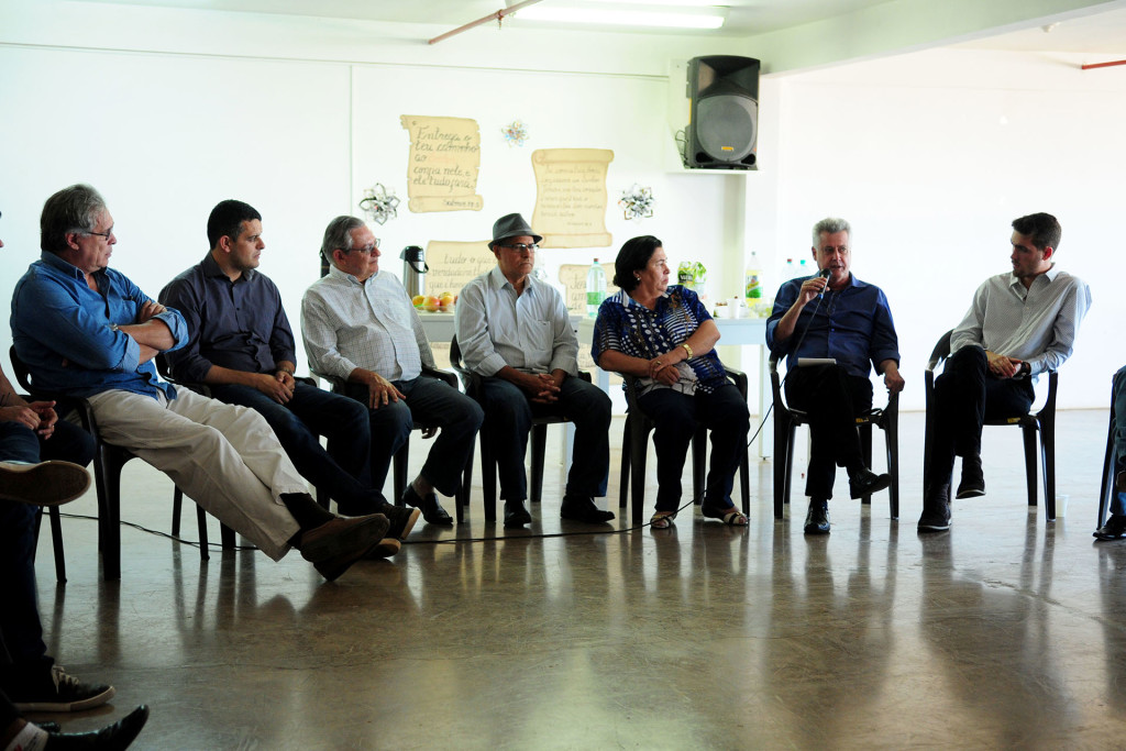 O governador Rollemberg esteve com representantes da indústria moveleira para receber as reivindicações do setor.