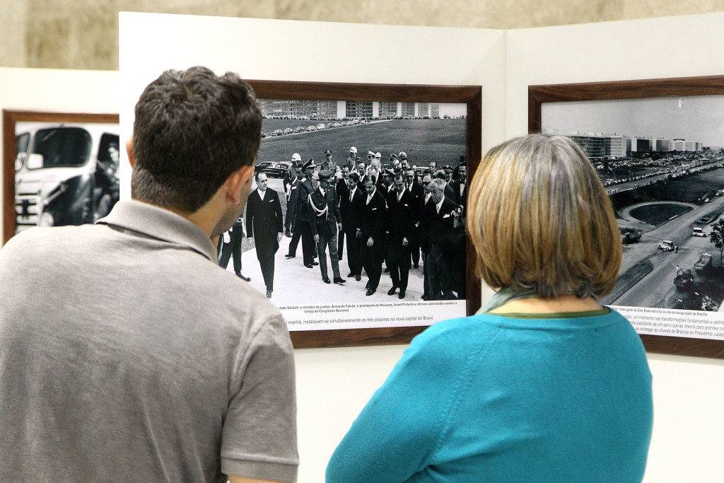 Exposição em comemoração aos 60 anos da Novacap apresenta 36 fotografias que contam a história da companhia.