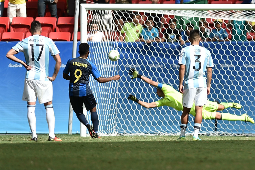 Anthony Lozano, atacante de Honduras, marcou aos 30 minutos do segundo tempo contra os argentinos.