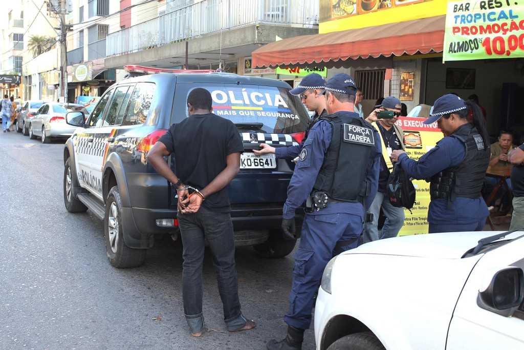Dois fugitivos da polícia foram presos e 30 gramas de maconha, apreendidas, durante a primeira ação do Centro Legal em Taguatinga.
