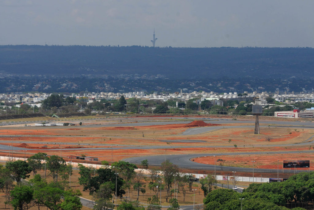 Outubro também é o prazo para entrega dos estudos técnicos do processo de parcerias público-privadas do Complexo Esportivo de Brasília, projeto do qual o Autódromo Internacional Nelson Piquet foi destacado.
