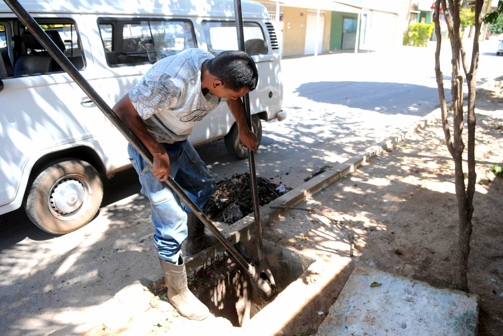 Ações de limpeza e manutenção de área pública são feitas em São Sebastião desde junho