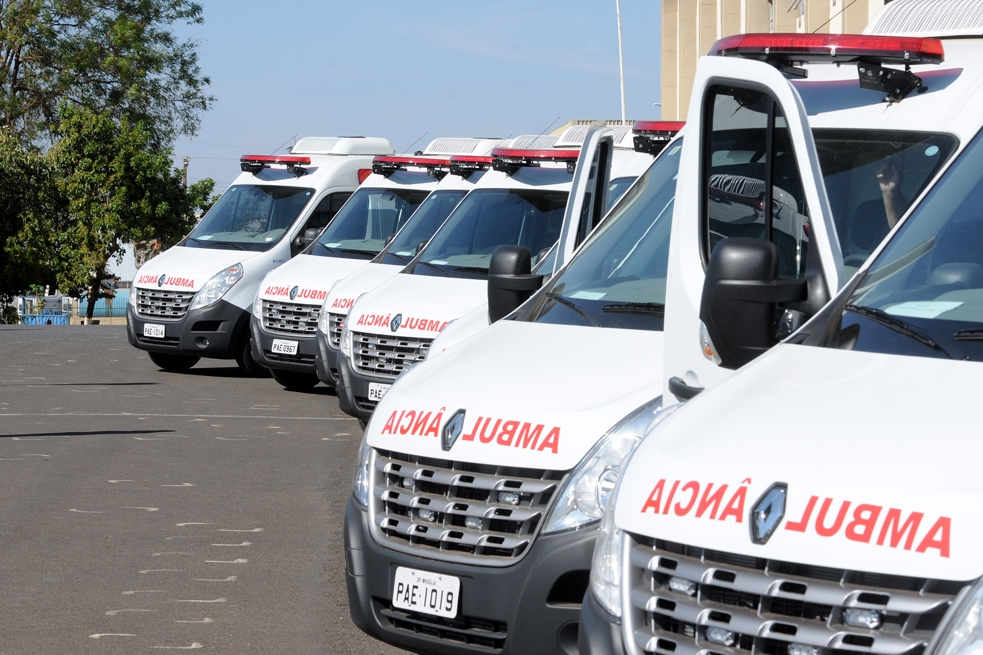 A Secretaria de Saúde do Distrito Federal recebeu, na manhã deste sábado (3), 30 ambulâncias