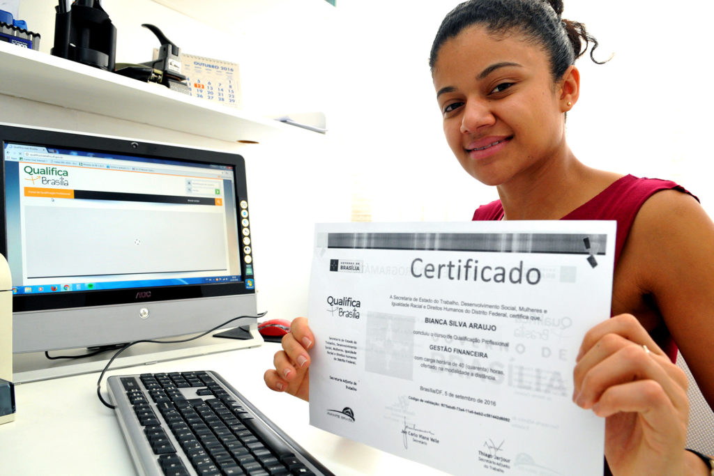 Bianca Araújo cursou gestão financeira por meio do programa Qualifica Mais Brasília.