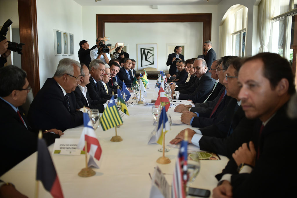 Reunião do Fórum Permanente de Governadores ocorreu nesta terça-feira (11) na Residência Oficial de Águas Claras.