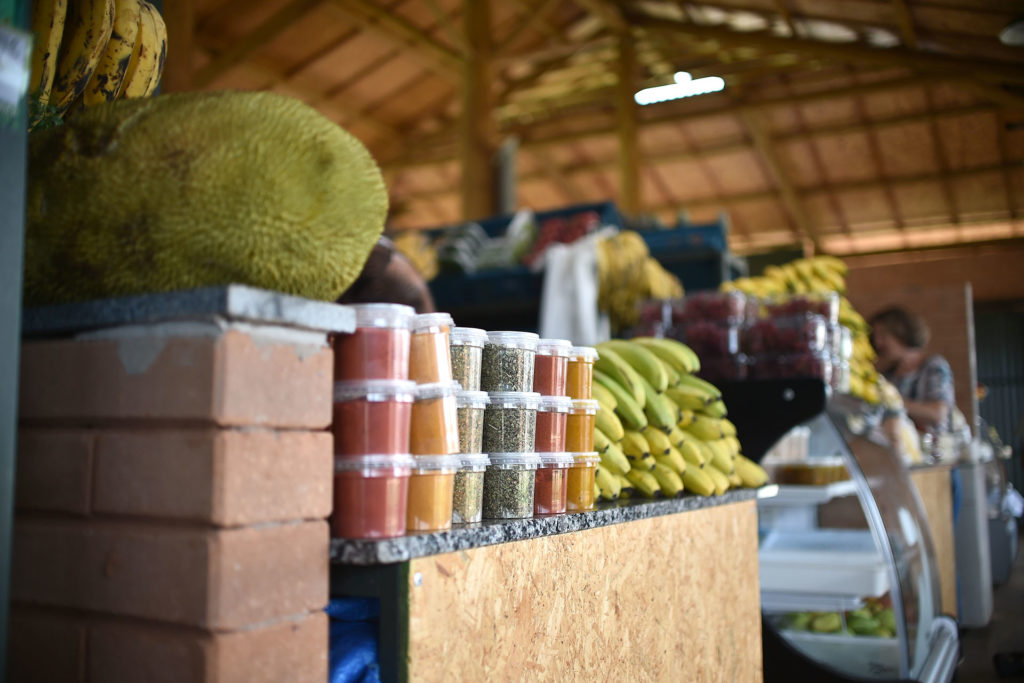 No Empório Lago Oeste são vendidos produtos agrícolas de Brasília a preços populares.