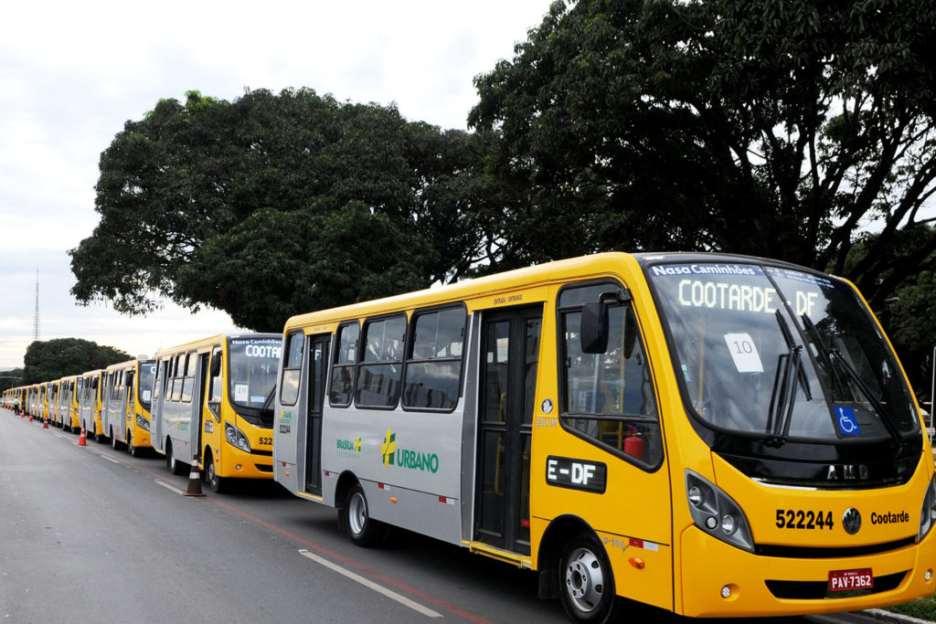 O governo de Brasília deu início, na manhã desta sexta-feira (17), à primeira renovação da frota das cooperativas que atuam no sistema de transporte público do Distrito Federal. 