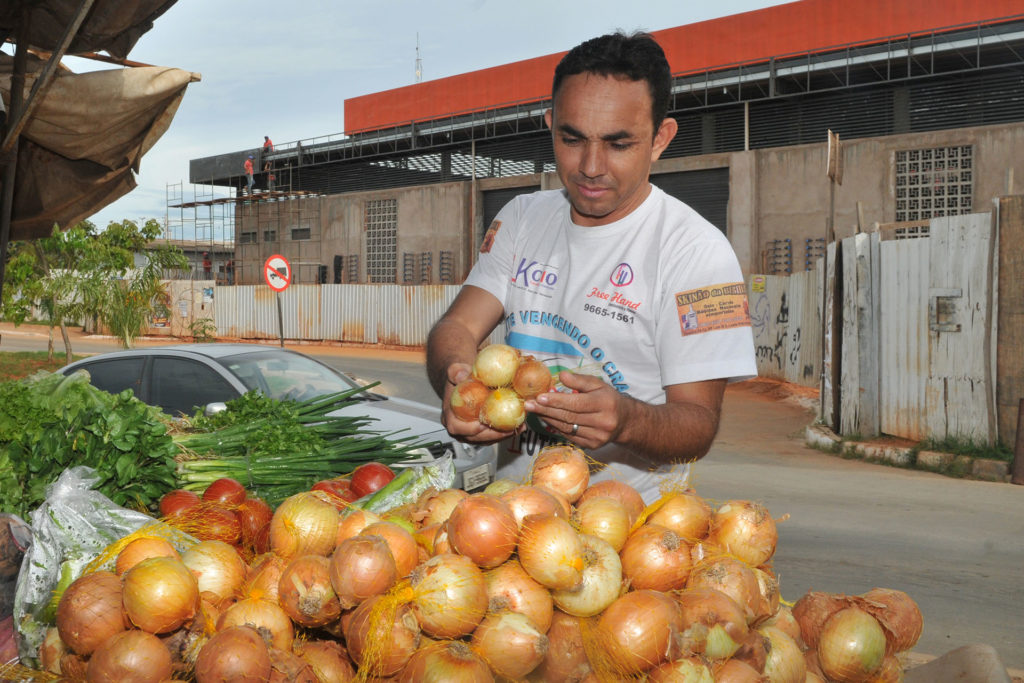 “O feirante vai ter um espaço para guardar, para oferecer melhor a mercadoria para o cliente”, vislumbra o presidente da Associação dos Feirantes da Cidade Estrutural, Reinaldo de Souza Oliveira.