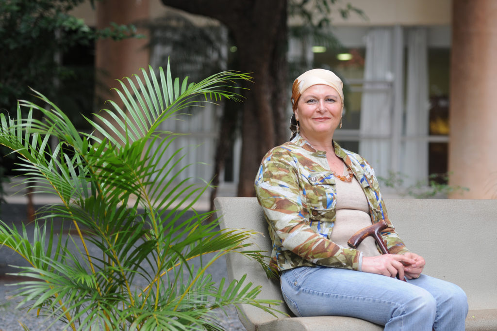 A advogada Adelita Guasco, 58 anos, recebe acompanhamento psicológico dentro da Unidade de Cuidados Paliativos do Base