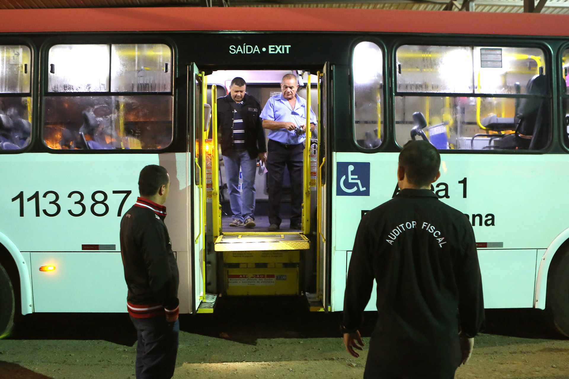 A fiscalização de acessibilidade no transporte público começou na manhã desta segunda (20), pela Viação Piracicabana, na garagem da empresa