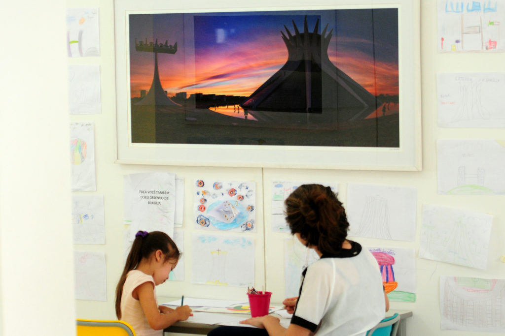 Quem não conseguiu ver a exposição Hospital da Criança: Patrimônio de Brasília tem até a sexta-feira (28) para apreciar as 12 fotografias de João Campello de construções da cidade.