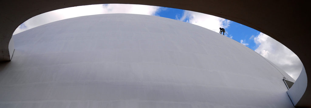 Última fase do processo de de manutenção da fachada do Museu Nacional, a pintura deve ser concluída até o aniversário de Brasília, em 21 de abril. 