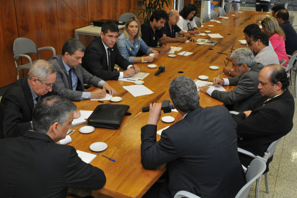 Representantes do Sinpro-DF estiveram em reunião com representantes do governo de Brasília no Palácio do Buriti nesta segunda-feira (3).