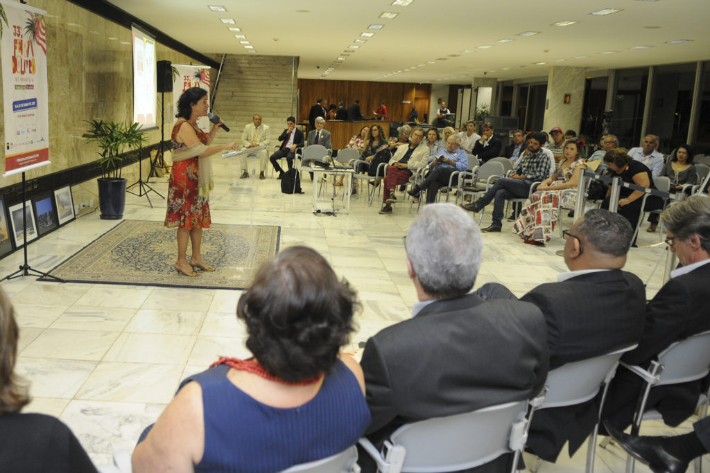 A colaboradora do governo Márcia Rollemberg durante o lançamento da 33ª Feira do Livro de Brasília, quando foi anunciada a adesão do projeto Criança Candanga ao evento.