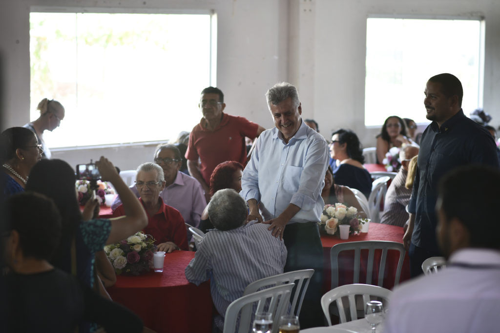 O governador Rollemberg durante visita ao Centro de Convivência do Idoso do Recanto das Emas, nesta quinta-feira (25). 