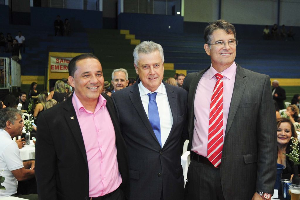 O administrador de Sobradinho, Valter Soares Leite, o governador Rodrigo Rollemberg, e o administrador de Sobradinho II, Charles de Magalhães Araújo Júnior.