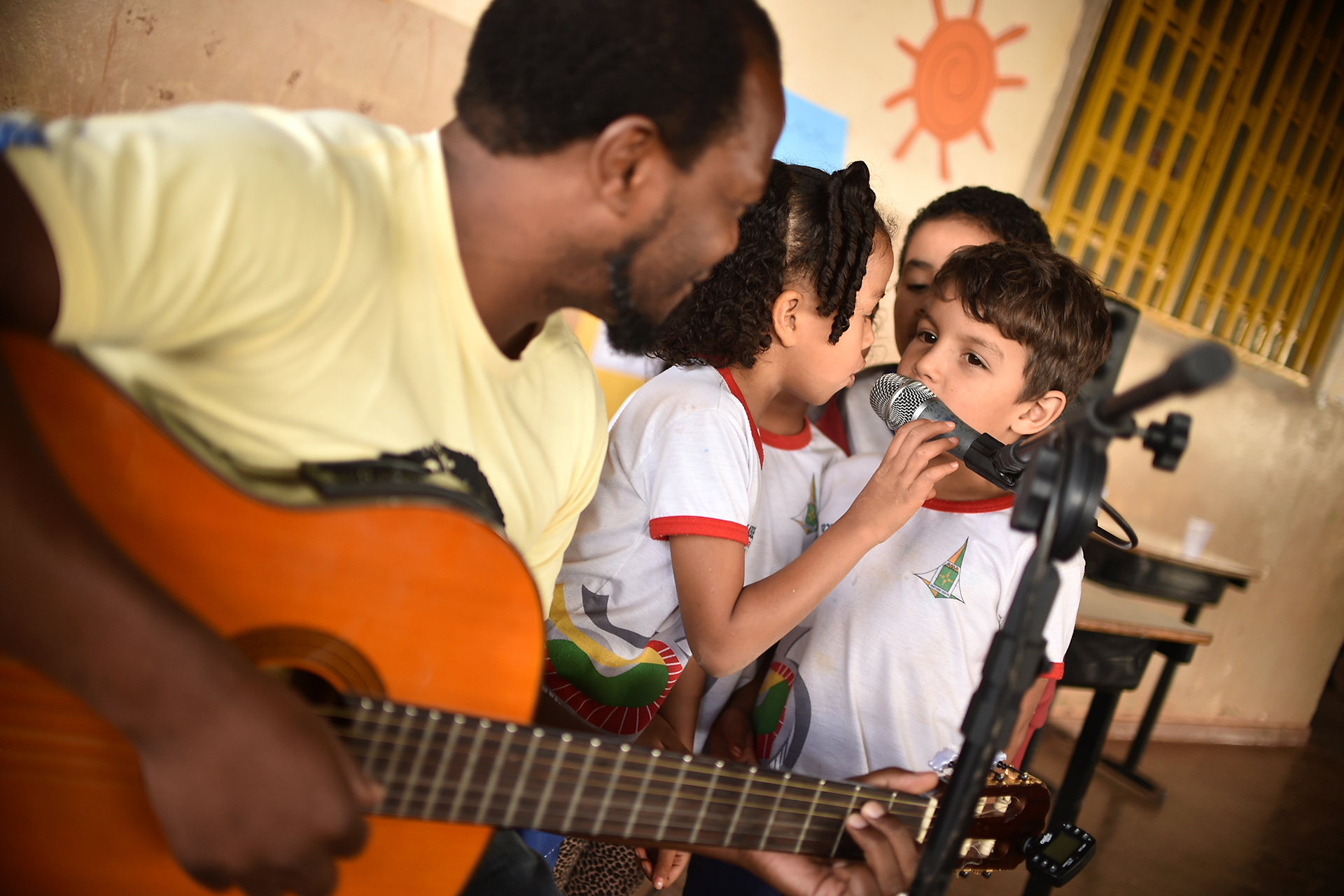 No Sol Nascente, alunos entram em contato com canções populares através do projeto As Duas Asas – Cultura e Educação