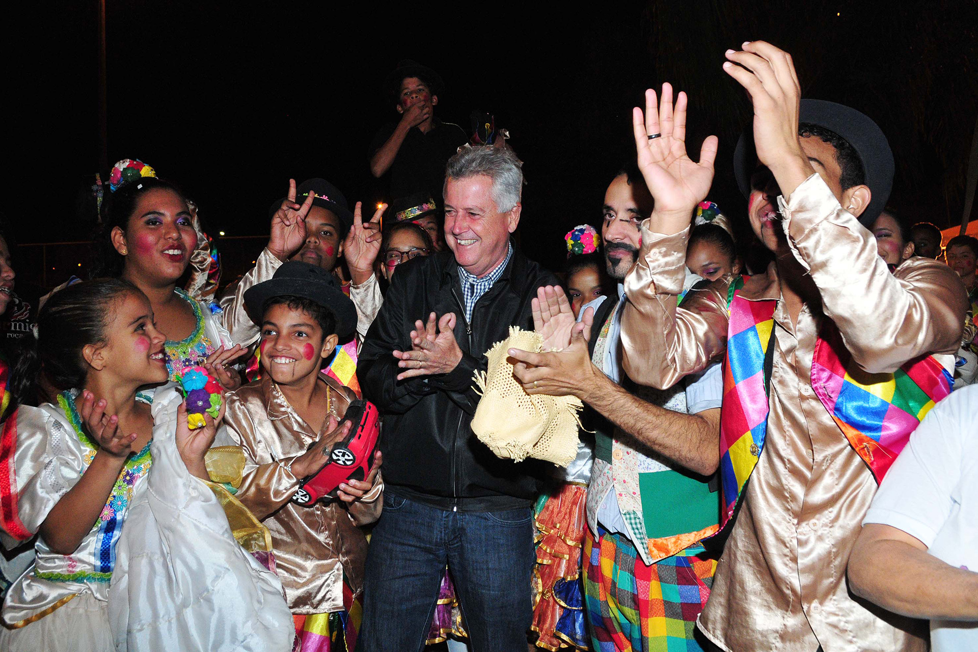 O governador também participou na festa julina do Cruzeiro, na noite deste domingo (30)