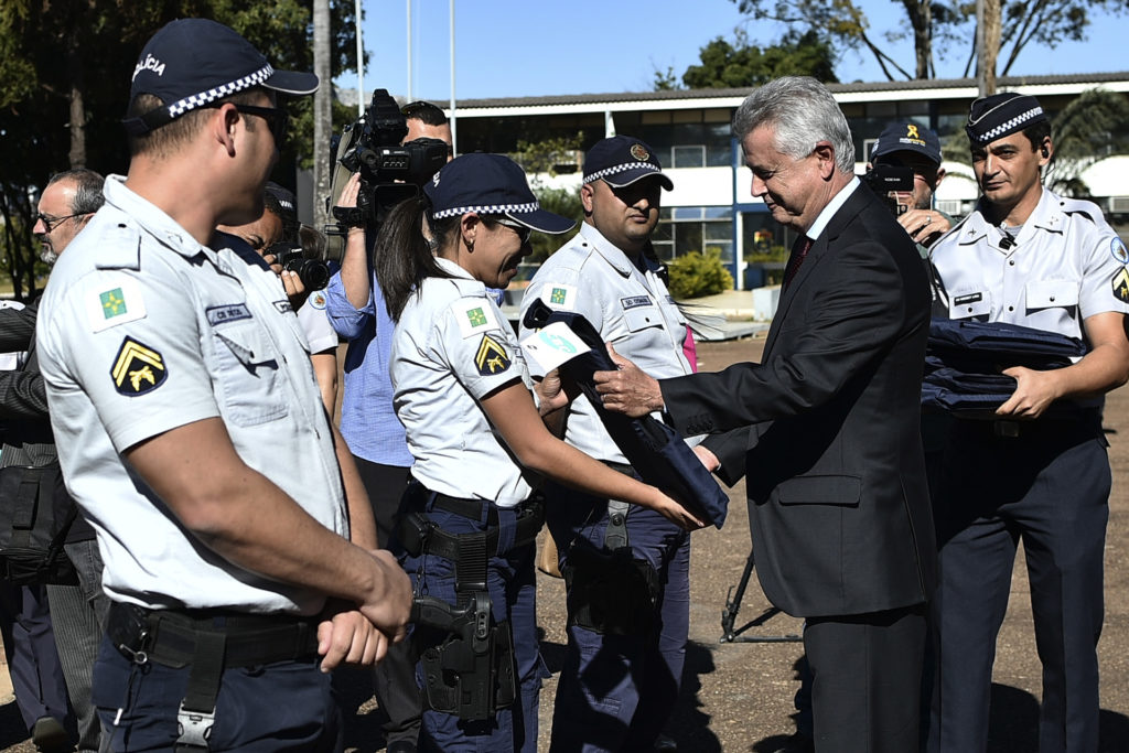 O governador Rodrigo Rollemberg fez a entrega de coletes balísticos a policiais militares. 