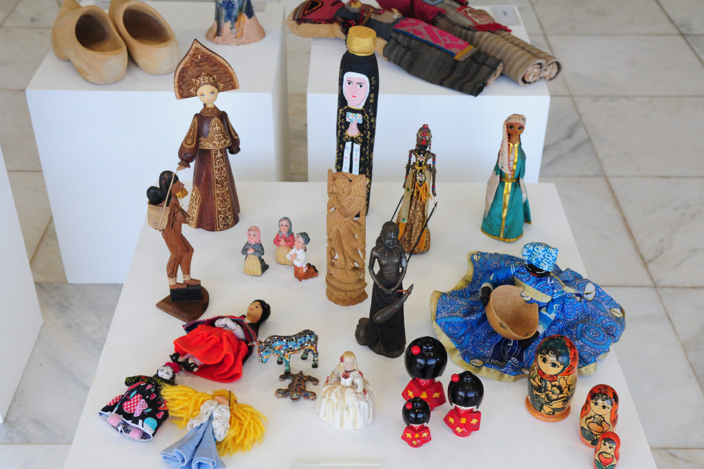 A coleção de Bonecas do Mundo, da colaboradora do governo Márcia Rollemberg, estiveram expostas durante a cerimônia
