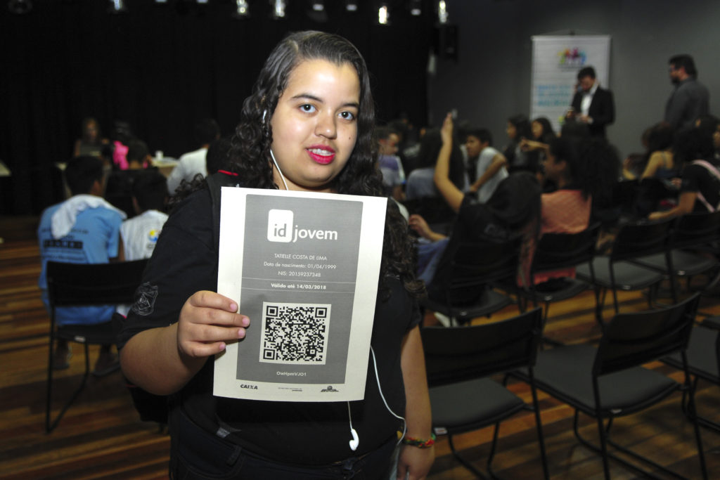 A estudante do Centro de Ensino Médio 804 Tatielle de Lima, participou da caravana do programa Identidade Jovem (ID Jovem) nesta sexta-feira (15).