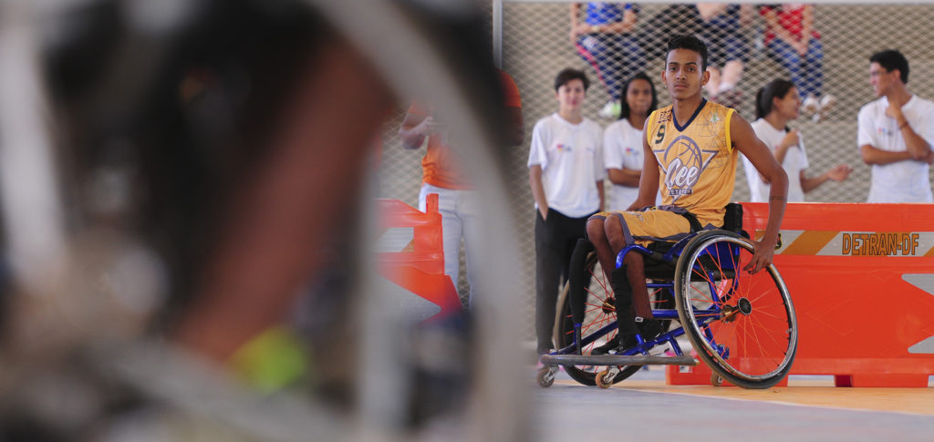 O jogador de basquete em cadeira de rodas Wellington Máximo, de 19 anos, comemorou a abertura do local. 
