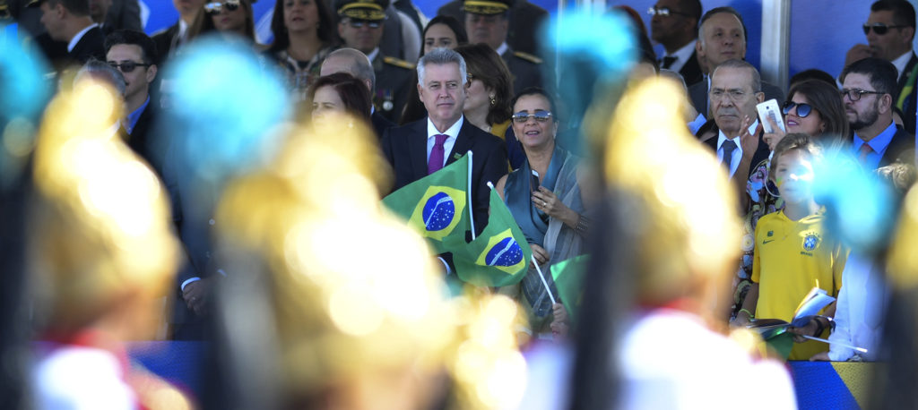 O governador de Brasília, Rodrigo Rollemberg e a esposa, Márcia Rollemberg, assistiram ao desfile de 7 de Setembro na Esplanada dos Ministérios.