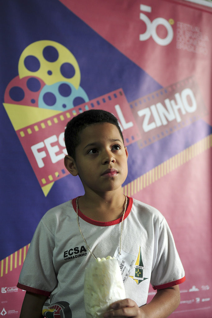Kleber Henrique da Silva, de 8 anos, assistiu a sessão do Festivalzinho no Teatro de Sobradinho.