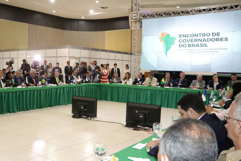 Durante o encontro, o governador Rodrigo Rollemberg e os chefes de Executivo de 19 unidades da Federação assinaram a Carta do Acre.