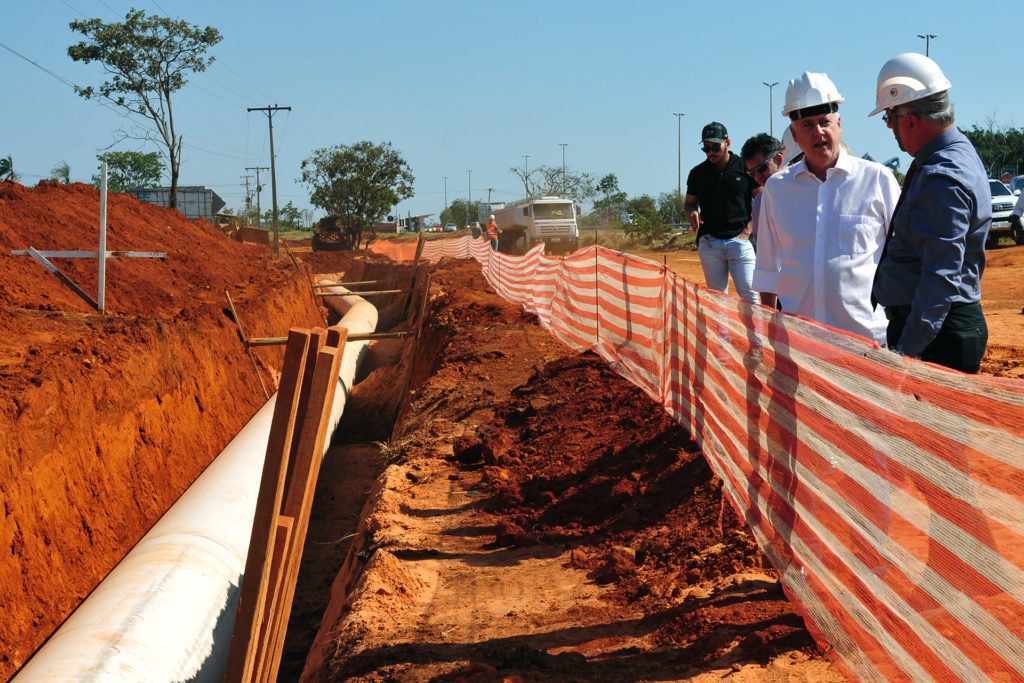 Governador Rollemberg visitou as obras do Sistema Produtor Corumbá nesta segunda-feira (11). Goiás retomou sua parte da obra e comprou bombas de captação.