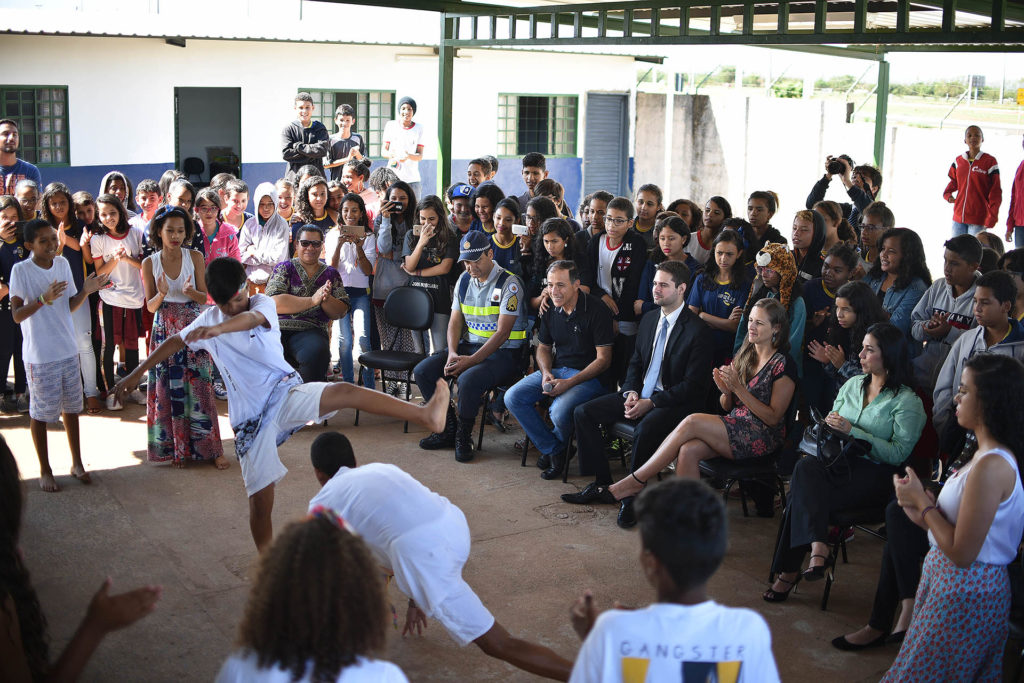 Alunos apresentaram danças típicas e lutas como a capoeira à embaixadora da Nicarágua, Lorena Martínez. Foto: Andre Borges/Agência Brasília