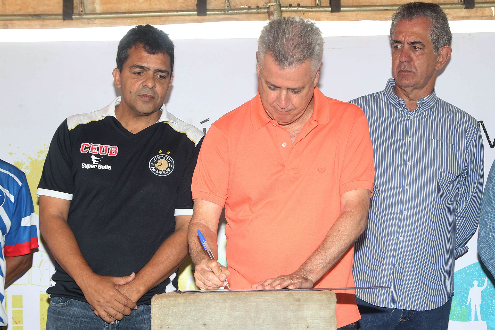 O governador de Brasília, Rodrigo Rollemberg, assinou a ordem de serviço para o início das obras no local, em Sobradinho II