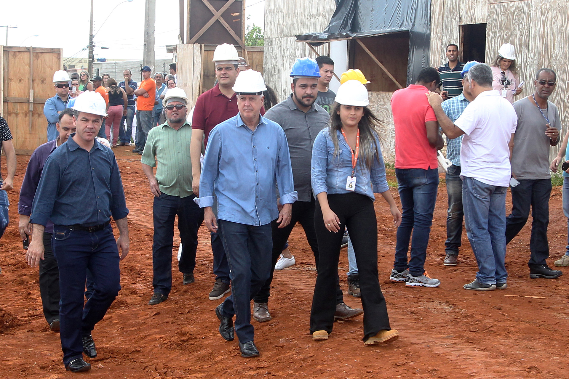Governador de Brasília vistoriou a construção neste sábado (19). Iniciada em agosto, previsão é que a Feira Permanente do Riacho Fundo II seja entregue em abril de 2018