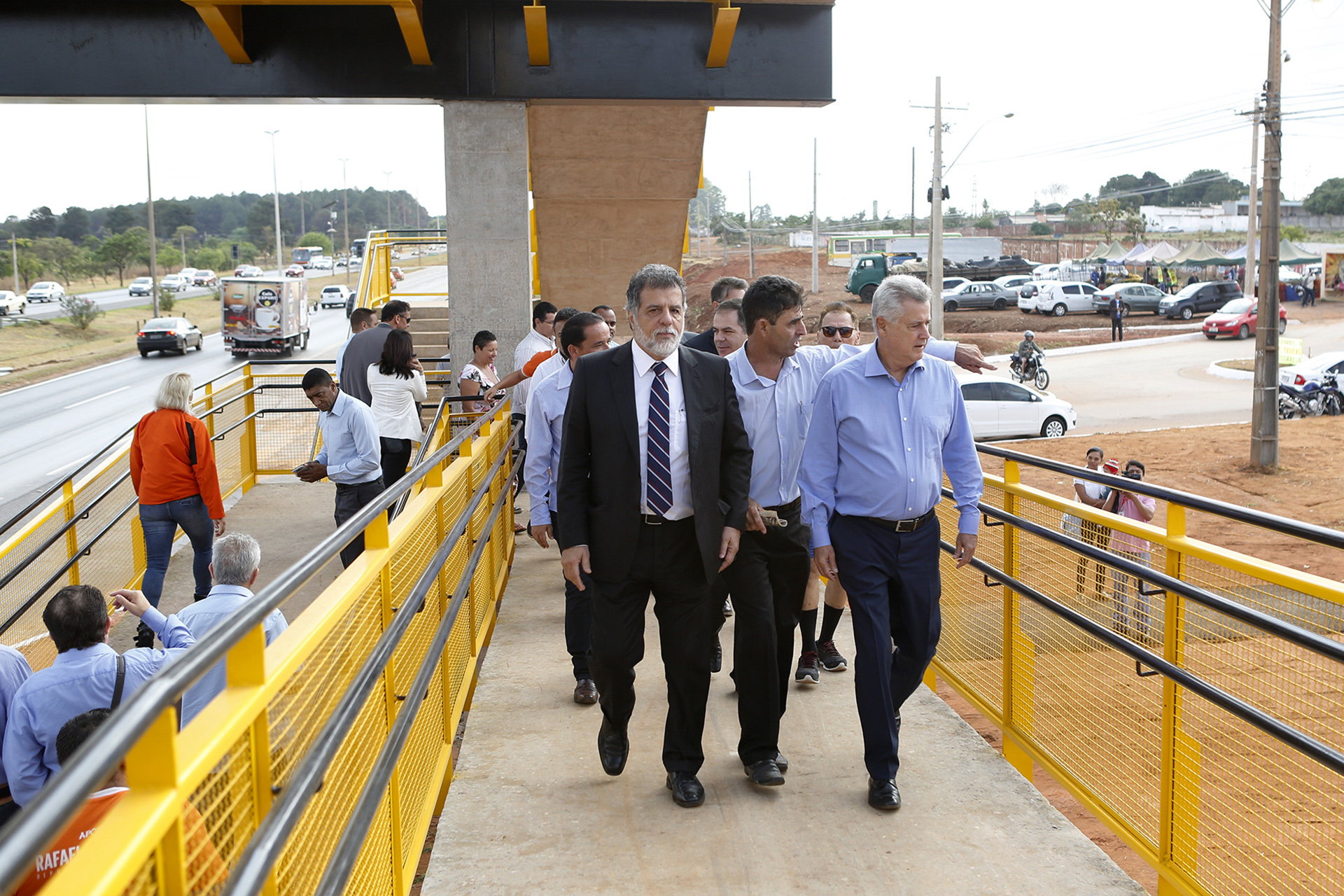 A passarela no quilômetro 12 da BR-020, em Sobradinho, vai aumentar segurança e conforto para pedestres. o governador de Brasília, Rodrigo Rollemberg, inaugurou a estrutura nesta quarta-feira (1º)