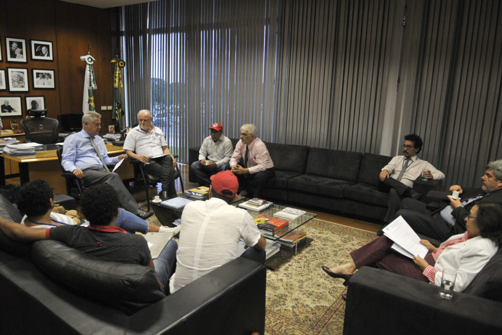 Reunião com representantes do MST ocorreu na tarde desta quarta-feira (6) no Palácio do Buriti. 