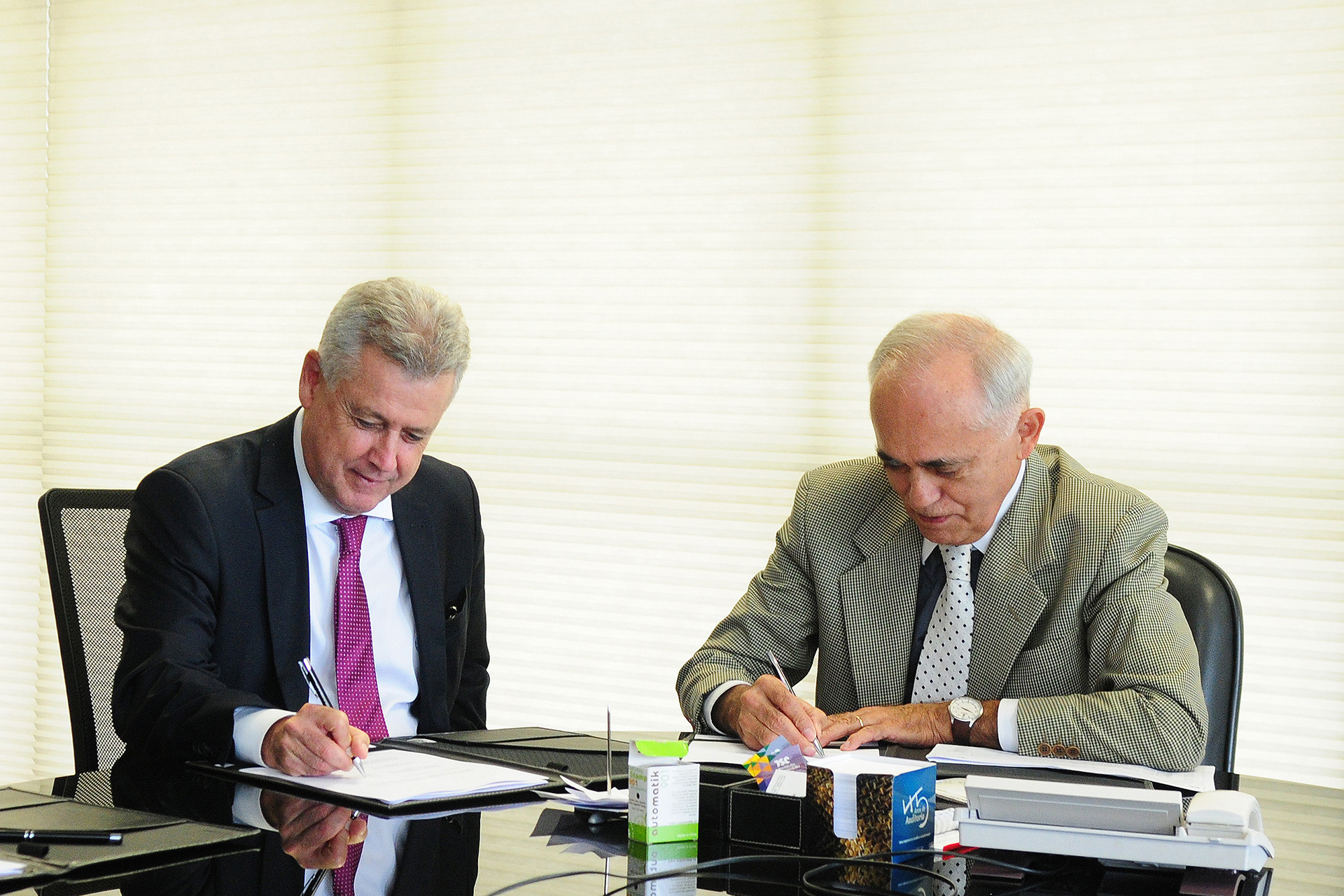 Termo entre o presidente do TCU, ministro Raimundo Carreiro, e o governador de Brasília, Rodrigo Rollemberg, foi assinado nesta quarta (20)