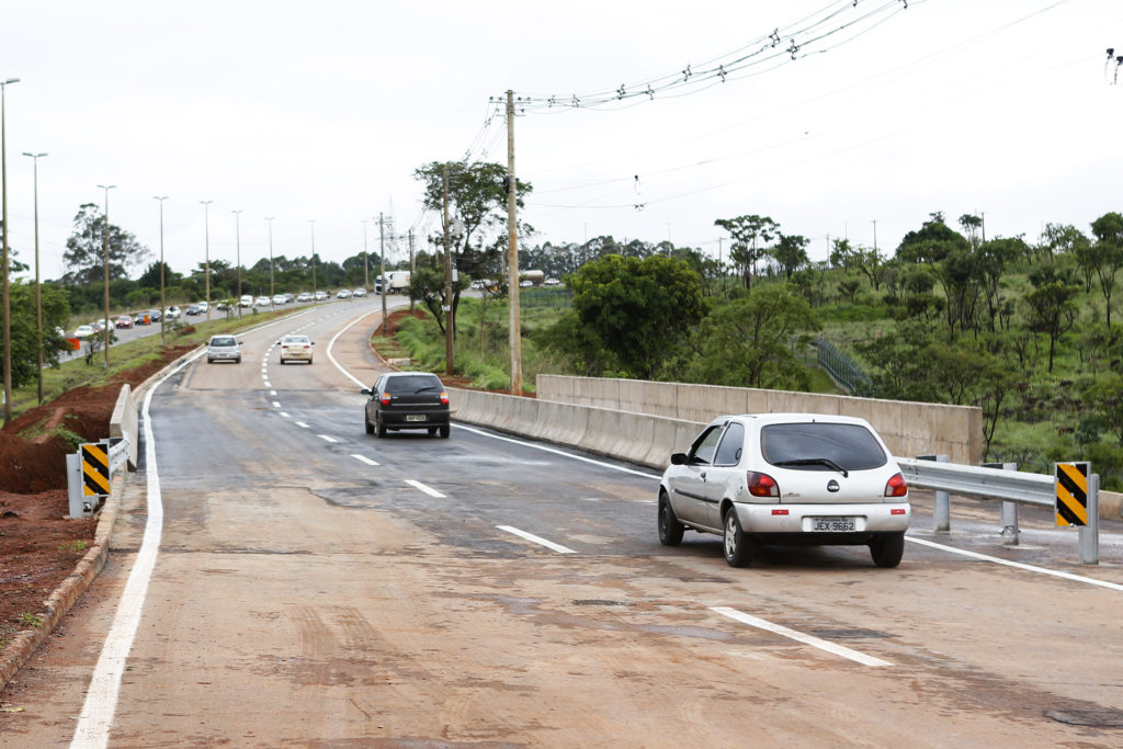 A população do Gama, de Santa Maria e de parte do Entorno foi beneficiada nesta quinta-feira (14) com a entrega de uma ponte na DF-290, por onde passa o Córrego Alagado.