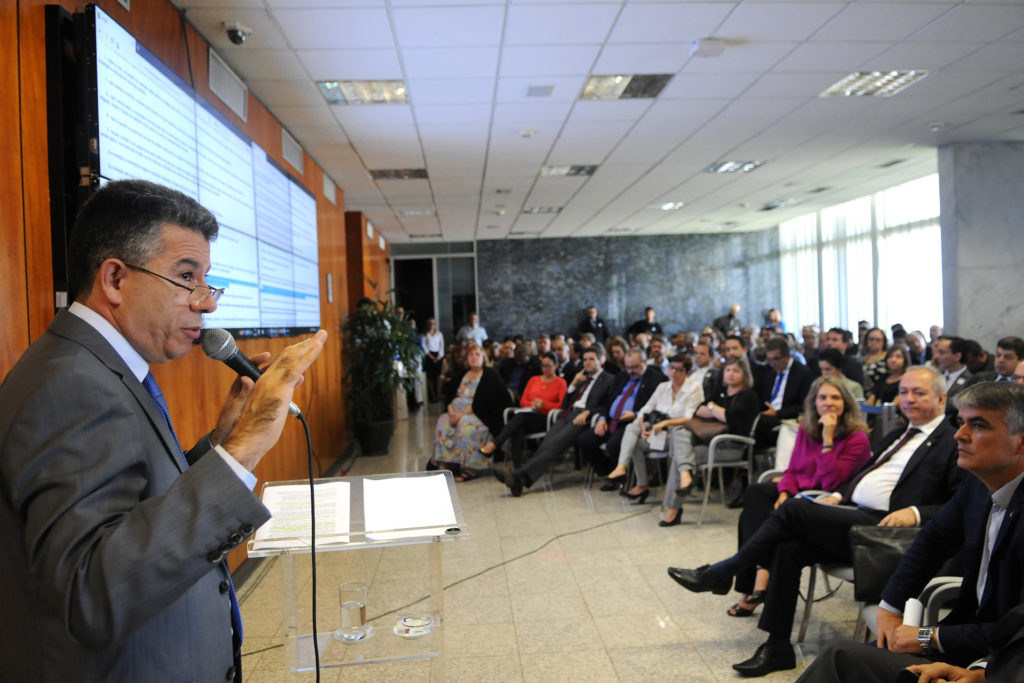 Secretários, diretores de empresas e de autarquias do governo de Brasília assistiram a palestras promovidas pelo Ministério Público Federal e pelo Tribunal de Contas do Distrito Federal.