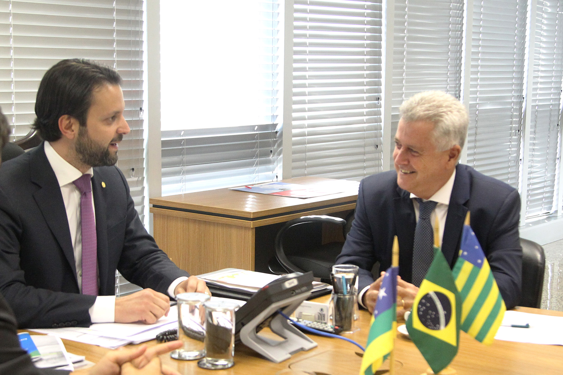 O governador Rodrigo Rollemberg se reuniu com o ministro das Cidades, Alexandre Baldy, nesta terça-feira (19), no gabinete do ministro.