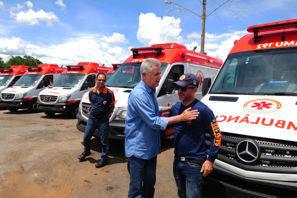 O Serviço de Atendimento Móvel de Urgência (Samu) vai receber reforço de 23 novas ambulâncias. Neste sábado (23), o governador de Brasília, Rodrigo Rollemberg, foi até Cristalina (GO) conferir os veículos, que vieram de São Paulo.