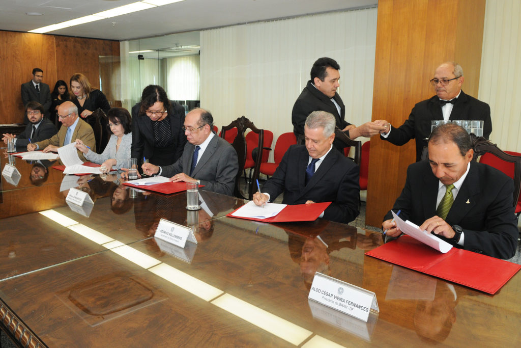 Acordo firmado entre o governo de Brasília, o STJ, o TSE, e o TST torna compartilhada a gestão do Bosque dos Tribunais. 