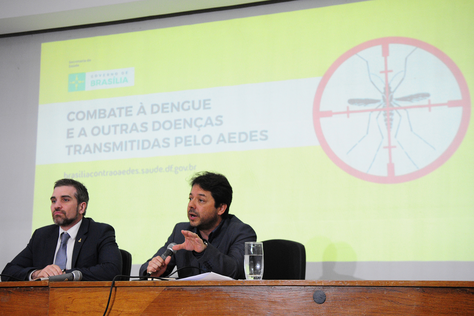 O secretário de Saúde Humberto Fonseca e o subsecretário de Vigilância à Saúde, Marcus Quito, em coletiva de imprensa na manhã desta terça-feira (27), que divulgou dados do índice de infestação predial do Aedes Aegypti