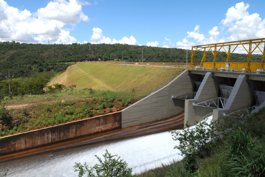 Comportas da Usina Hidrelétrica do Paranoá foram abertas para manter o nível do espelho d'água dentro do limite. 