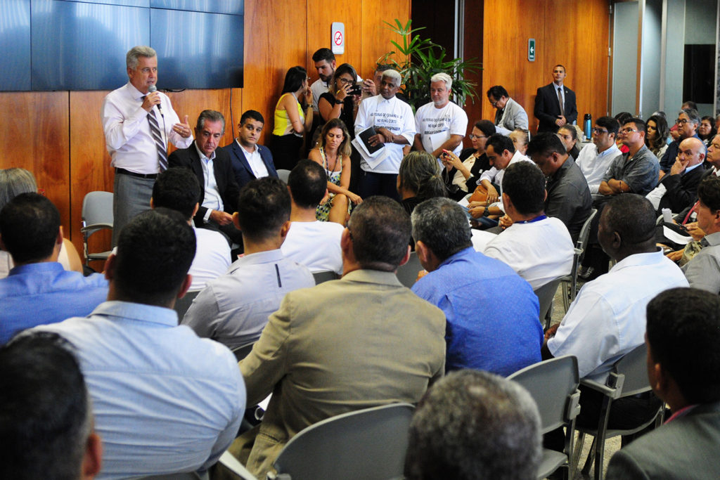 Todos os feirantes do Distrito Federal começarão a ser cadastrados pelo governo de Brasília em 26 de fevereiro. Assunto foi tema de reunião na manhã desta segunda (19), com a presença do governador Rodrigo Rollemberg.