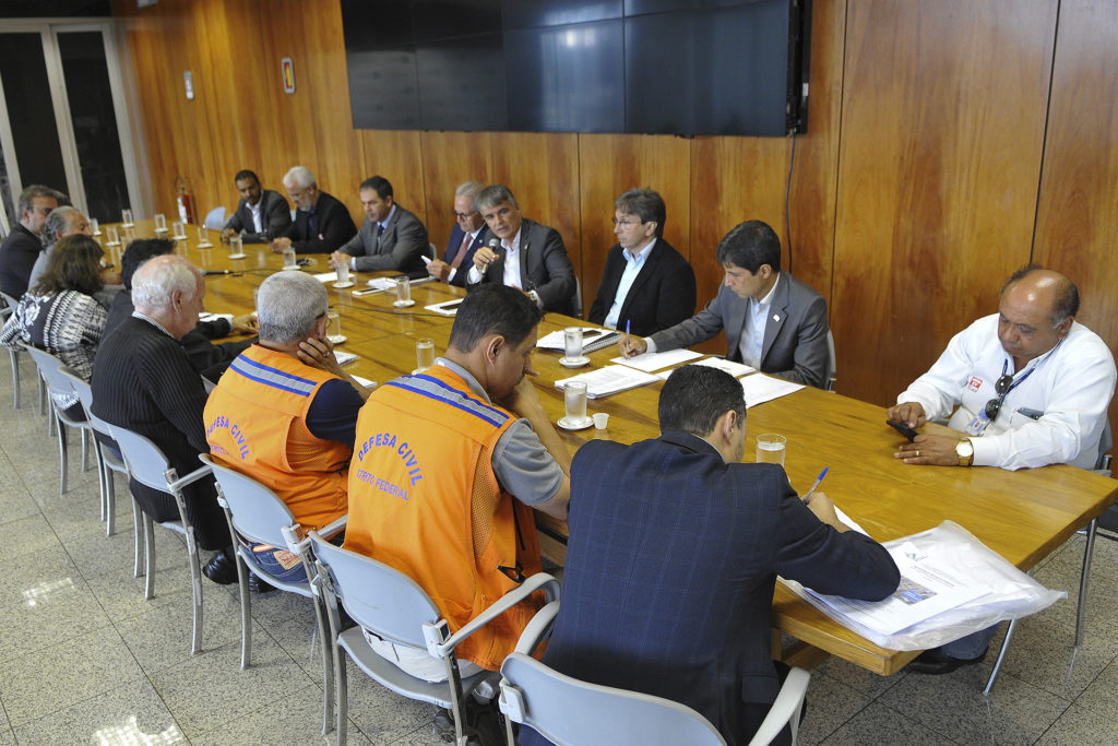 Reunião do comitê que avalia soluções para o viaduto do Eixo Rodoviário de Brasília